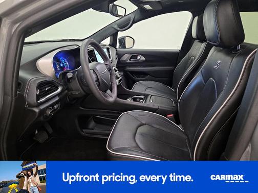 Gray 2023 Chrysler Pacifica Hybrid Limited