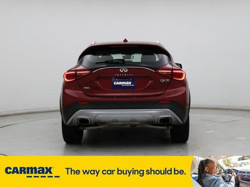 2017 INFINITI QX30 Premium