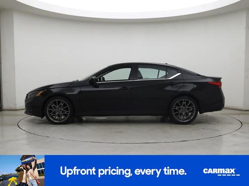 Black 2023 Nissan Altima SR