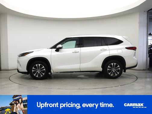 White 2021 Toyota Highlander XLE