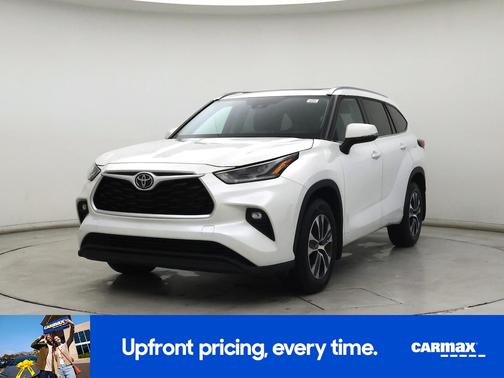 White 2021 Toyota Highlander XLE