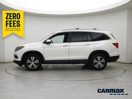 White 2016 Honda Pilot EX