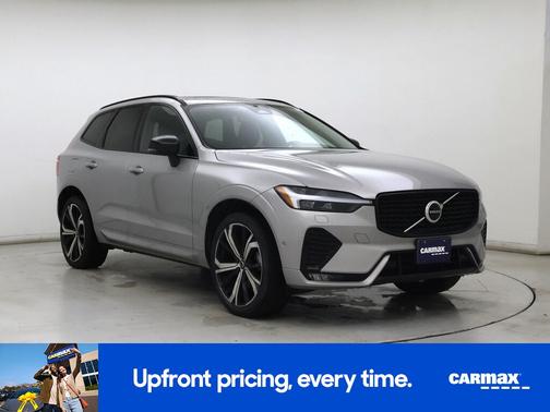 2023 Volvo XC60 B5 Ultimate Dark Theme