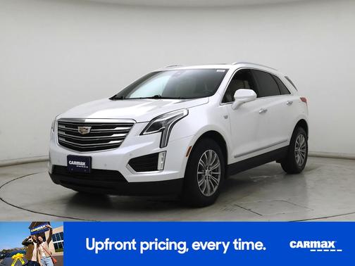 White 2017 Cadillac XT5 Luxury
