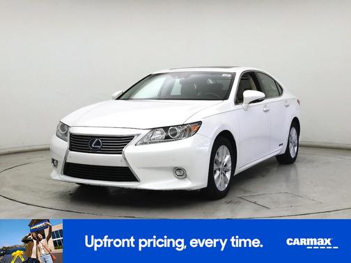 White 2015 Lexus ES 300h