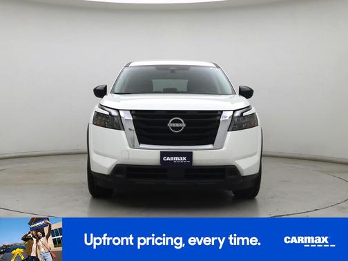 White 2023 Nissan Pathfinder S