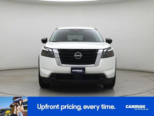 White 2023 Nissan Pathfinder S
