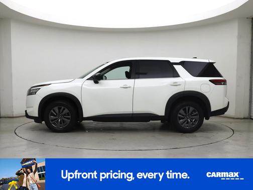 White 2023 Nissan Pathfinder S