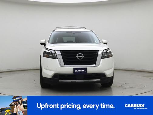White 2023 Nissan Pathfinder Platinum