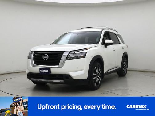 White 2023 Nissan Pathfinder Platinum
