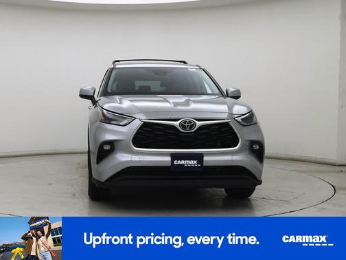 Silver 2022 Toyota Highlander LE