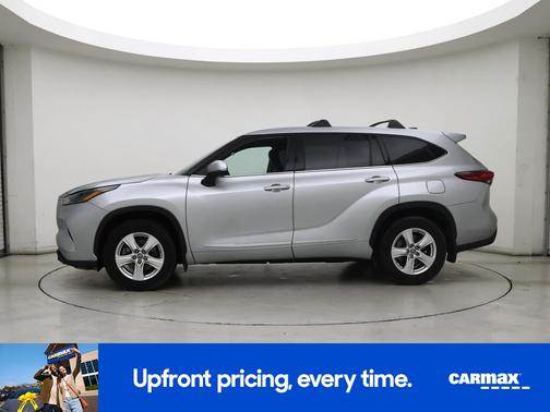 Silver 2022 Toyota Highlander LE
