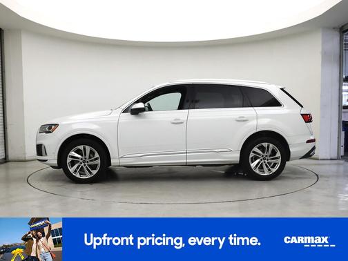 White 2023 Audi Q7 Premium