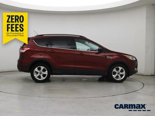 Red 2014 Ford Escape SE