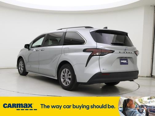 2025 Toyota Sienna LE