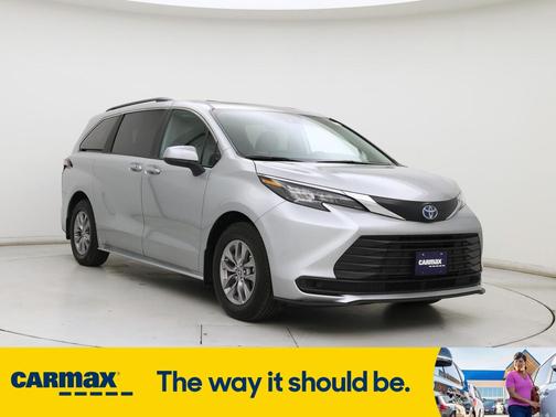 2025 Toyota Sienna LE