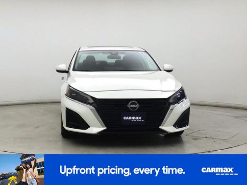 White 2023 Nissan Altima SV