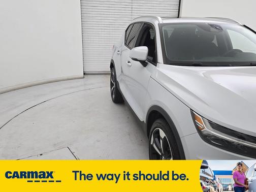 2020 Volvo XC40 T5 Momentum