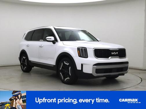 White 2023 Kia Telluride EX