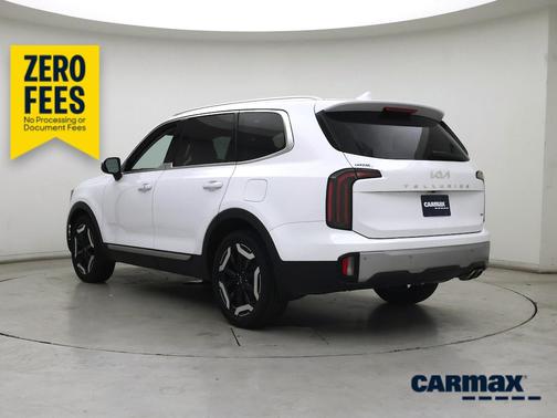 White 2023 Kia Telluride EX
