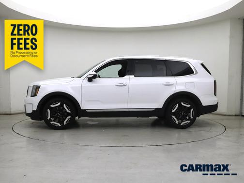 White 2023 Kia Telluride EX
