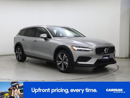 2025 Volvo V60 Cross Country B5 Plus