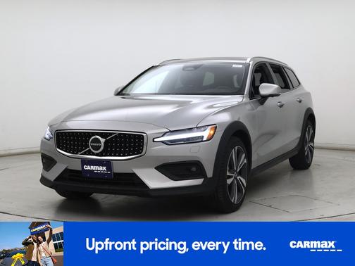 2025 Volvo V60 Cross Country B5 Plus