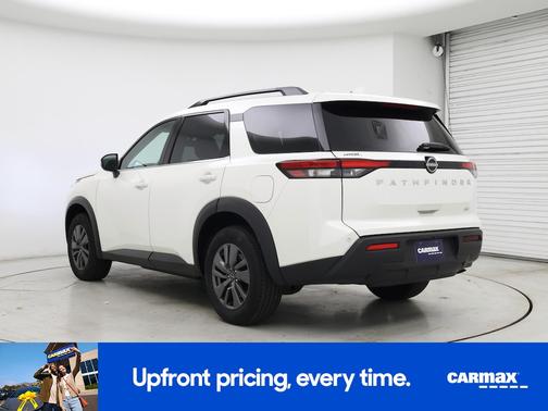 2024 Nissan Pathfinder SV