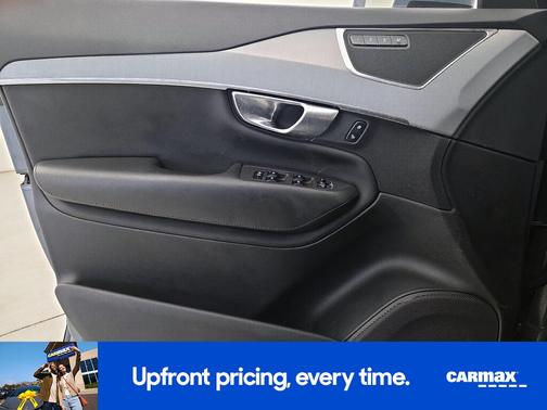 2022 Volvo XC90 T5 Momentum