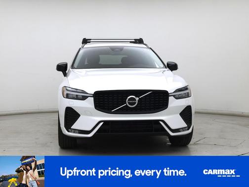 2024 Volvo XC60 B5 Core Dark Theme