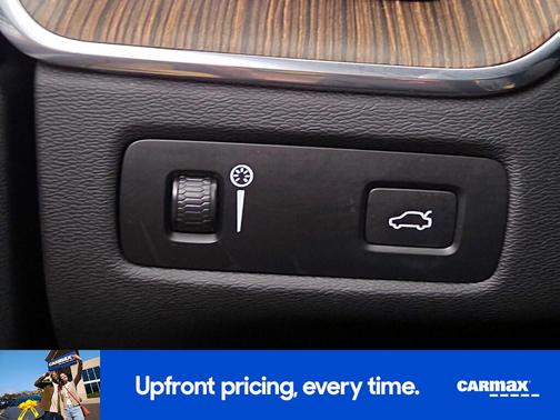 2022 Volvo XC60 B5 Inscription