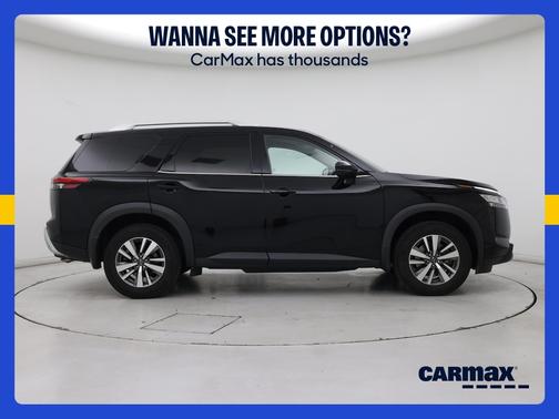 Black 2022 Nissan Pathfinder SL