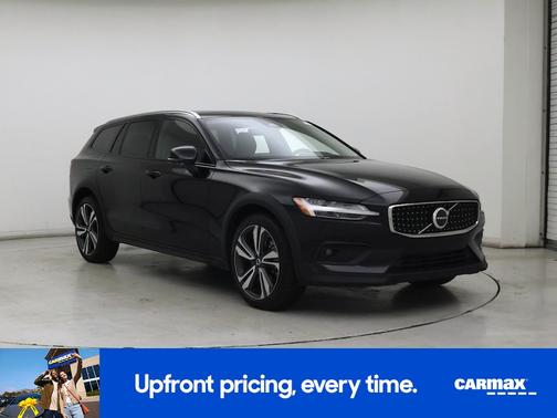 2025 Volvo V60 Cross Country B5 Plus
