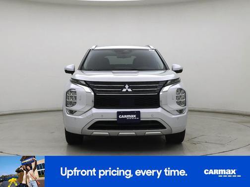 White 2022 Mitsubishi Outlander SE Launch Edition