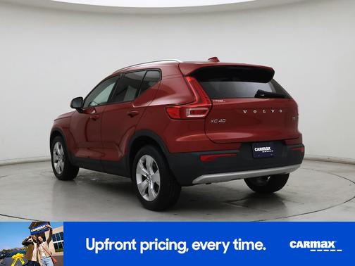 2021 Volvo XC40 T5 Momentum