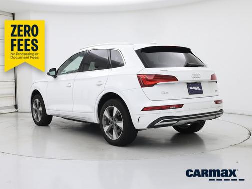 White 2024 Audi Q5 Premium