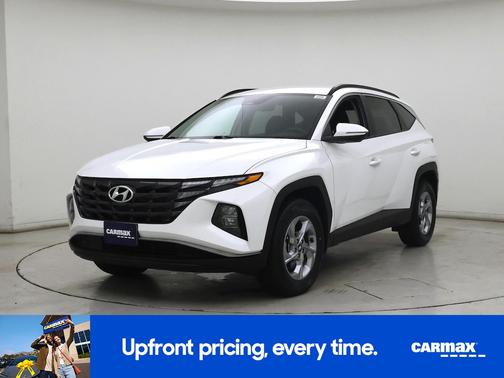 White 2023 Hyundai TUCSON SEL