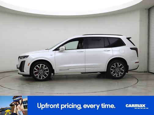White 2023 Cadillac XT6 Sport