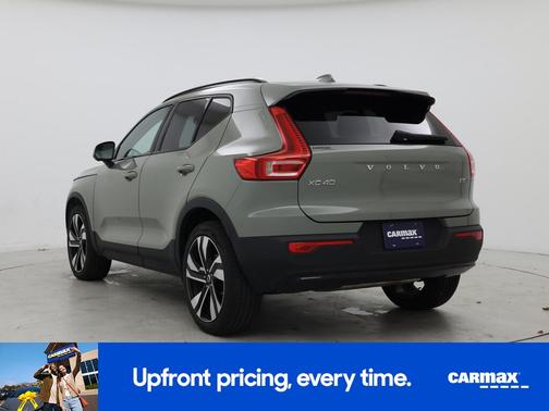 2023 Volvo XC40 B5 Plus Dark Theme