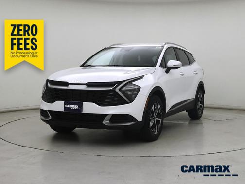 White 2023 Kia Sportage EX