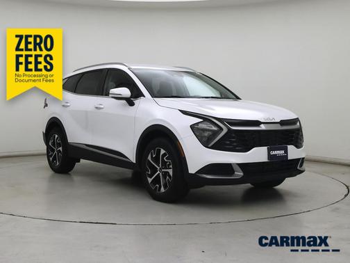 White 2023 Kia Sportage EX
