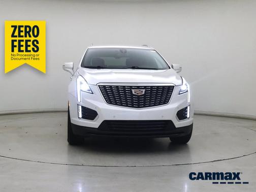 White 2024 Cadillac XT5 Luxury