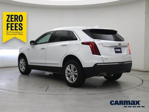White 2024 Cadillac XT5 Luxury