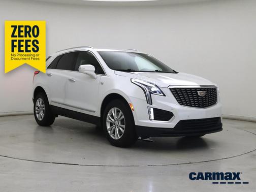 White 2024 Cadillac XT5 Luxury