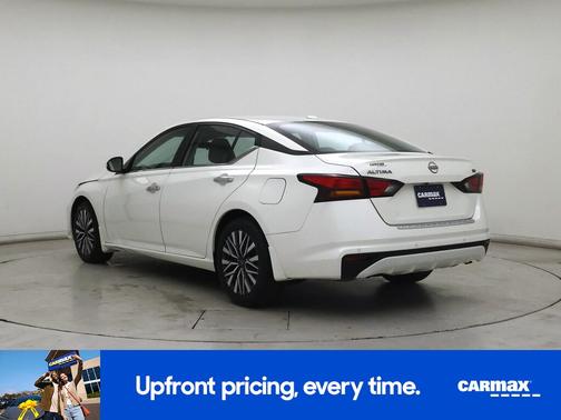 White 2023 Nissan Altima SV