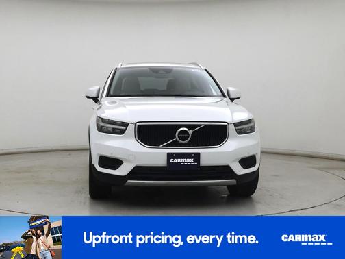 White 2020 Volvo XC40 T5 Momentum