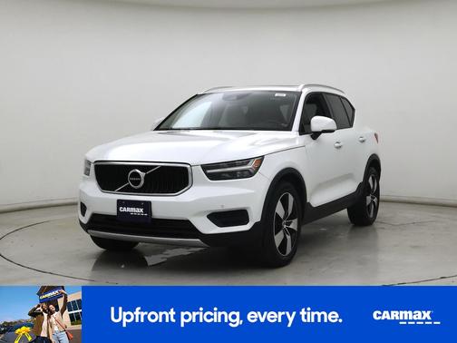 White 2020 Volvo XC40 T5 Momentum
