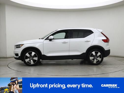 White 2020 Volvo XC40 T5 Momentum