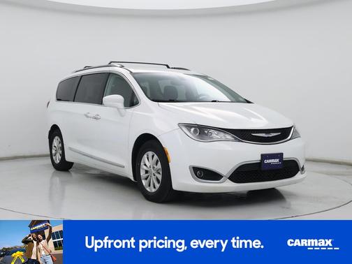 White 2018 Chrysler Pacifica Touring L