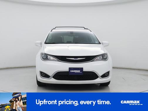 White 2018 Chrysler Pacifica Touring L